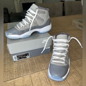 jordan 11 , barely worn and in good condition
